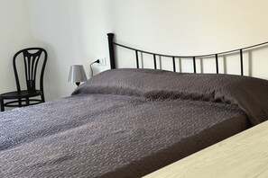 2 bedrooms, bed sheets