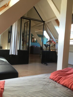 2 bedrooms, iron/ironing board, free WiFi