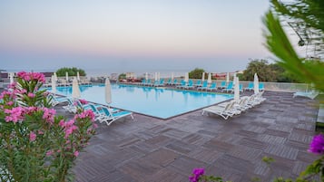 Indoor pool, seasonal outdoor pool, free pool cabanas, pool umbrellas