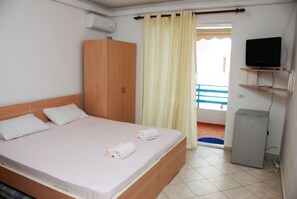 Desk, free WiFi, bed sheets - Lidis Apartments (Sarandë)