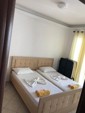 Family Apartment | Desk, free WiFi, bed sheets - Lidis Apartments (Sarandë)