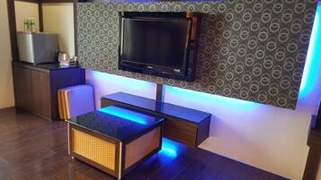 Deluxe Quadruple Room | Desk, free WiFi