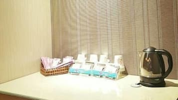 Quadruple Room | Desk, free WiFi