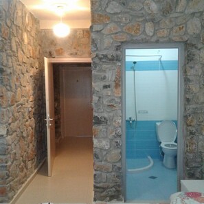 Habitación doble de luna de miel, vista al lago | Baño | Tina profunda, amenidades de baño de diseñador, batas, pantuflas