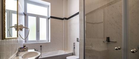 A bathroom with a sink, toilet, and bathtub.
