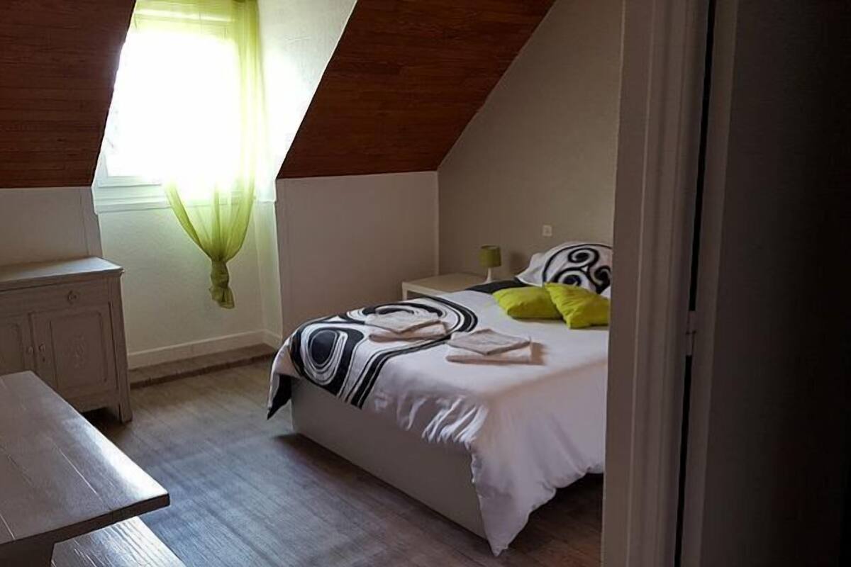 double room (7) | individually decorated, individually furnished, iron/ironing board