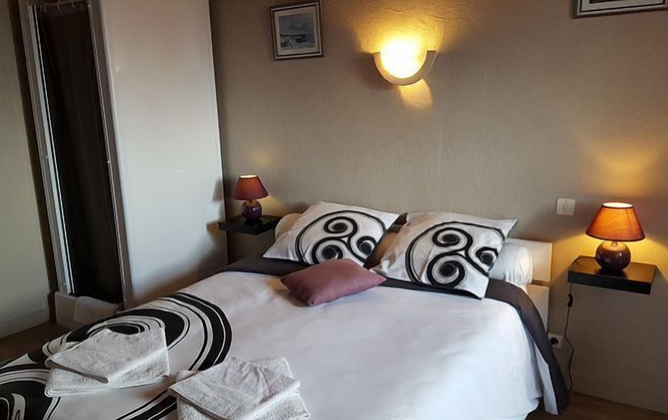 double room (6) | individually decorated, individually furnished, iron/ironing board