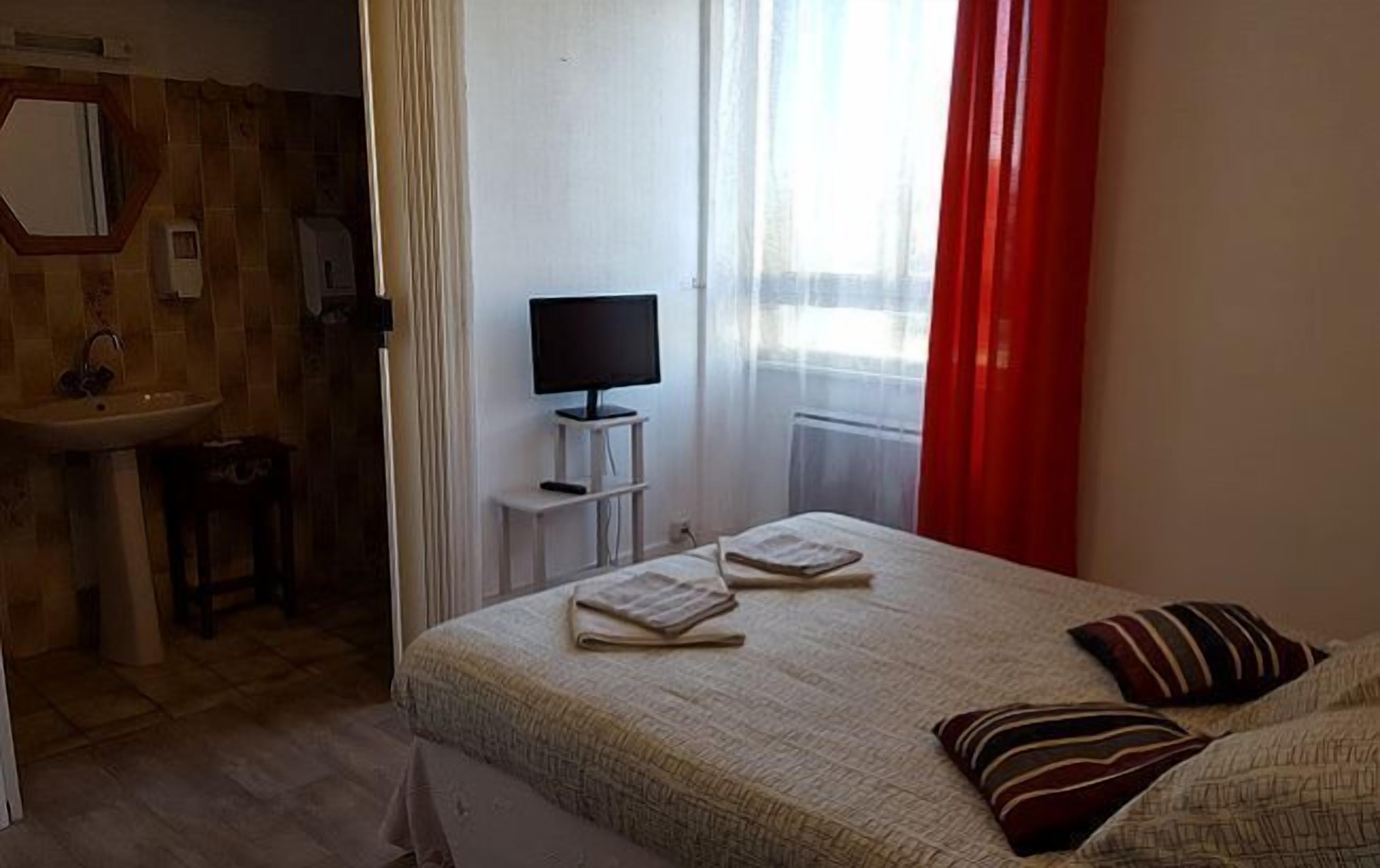 double room (4) | individually decorated, individually furnished, iron/ironing board