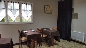 Daily continental breakfast (EUR 7 per person)