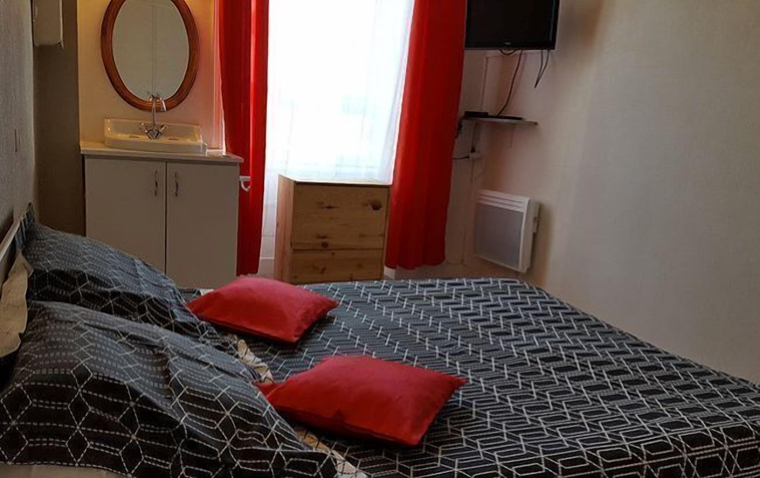 double room (2) | individually decorated, individually furnished, iron/ironing board