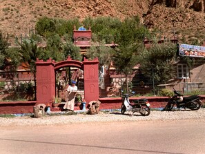 Front of property - Auberge Imine Taghya (Ait Sedrate Jbel El Soufla)