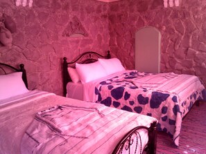 Family Quadruple Room, 2 Double Beds, Non Smoking | Bed sheets - Auberge Imine Taghya (Ait Sedrate Jbel El Soufla)