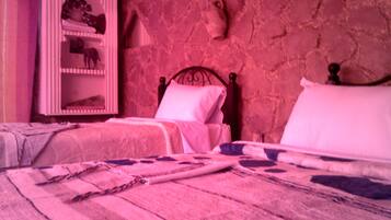 Grand Room, Multiple Beds, Non Smoking | Bed sheets