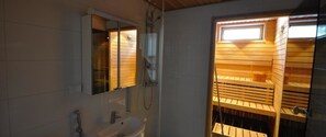 Een douche, een haardroger, handdoeken