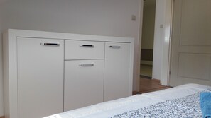 Desk, soundproofing, iron/ironing board, free WiFi