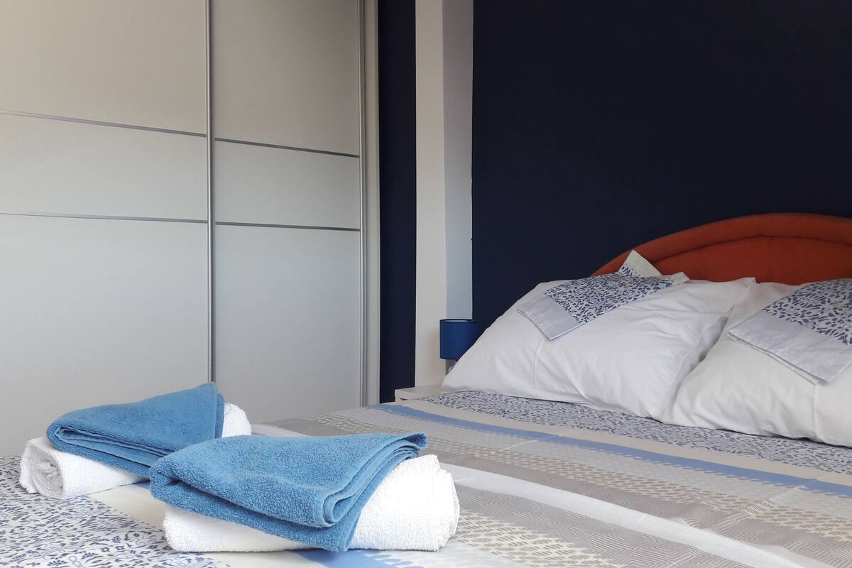 Apartemen Ekonomi, pemandangan kota | Meja kerja, kedap suara, setrika/meja setrika, dan Wi-Fi gratis