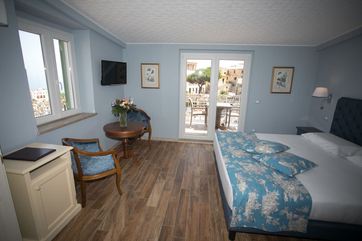 Standard Double Room, Terrace, Sea View (Conte Ruggero) | Peti besi dalam bilik, Wi-fi percuma, cadar katil