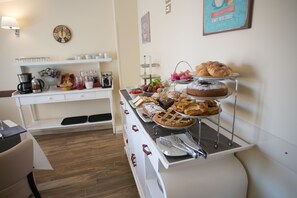 Tägliches inbegriffenes Frühstücksbuffet