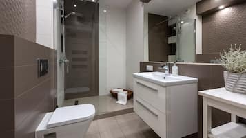 Apartment, 1 Double Bed with Sofa bed, River View | Bathroom | Hair dryer, towels, soap, shampoo