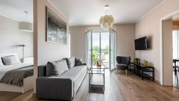 Apartemen, 1 Tempat Tidur Double dengan tempat tidur Sofa, pemandangan sungai | Seprai antialergi dan didekorasi berbeda-beda