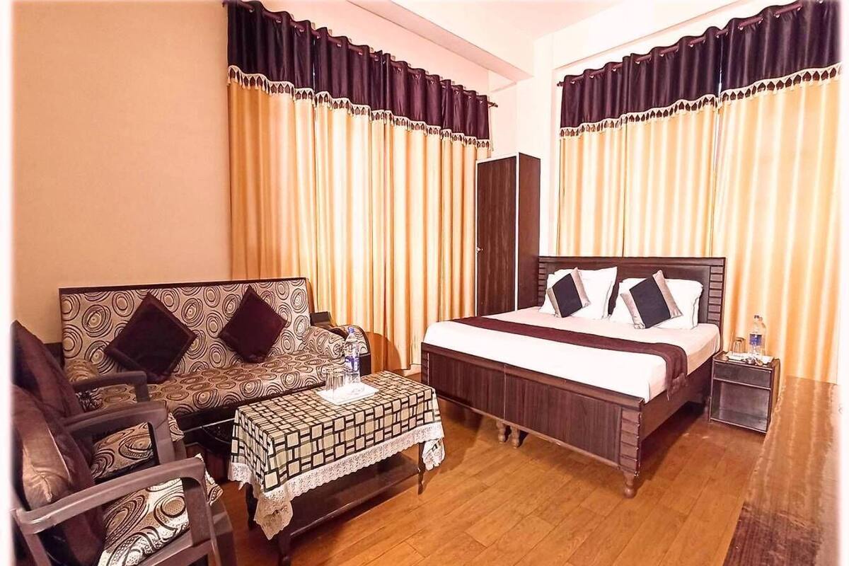 Family Apartment, 2 Bedrooms, Smoking, Mountain View | Down comforters, memory foam beds, desk, laptop workspace