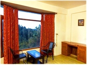 غرفة عادية - سرير مزدوج - منظر للجبل | منطقة المعيشة