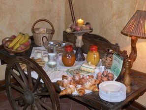 Buffet déjeuner gratuit tous les jours