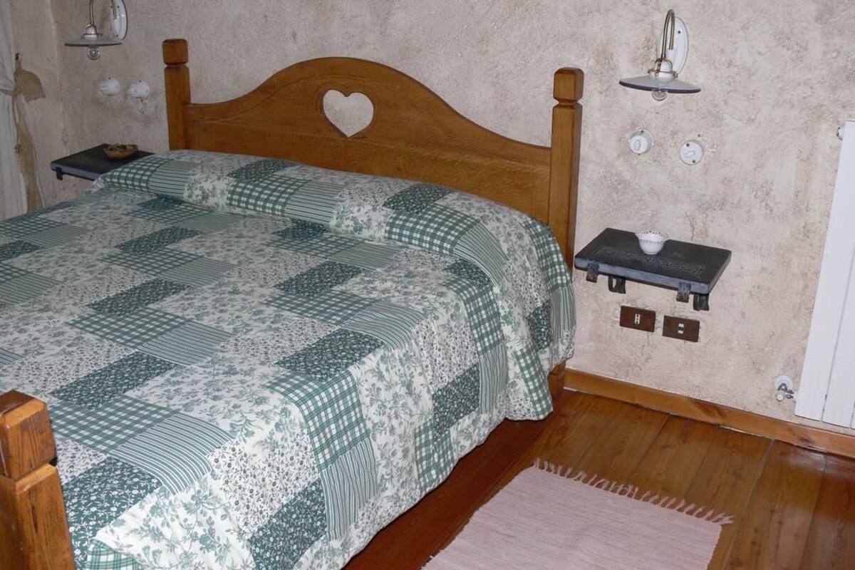 Double Room | Cribs (free), WiFi (free), bed sheets