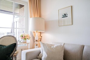 Ett musikbibliotek och en stereo