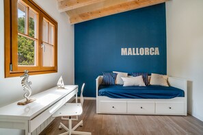 3 chambres, coffres-forts dans les chambres, bureau