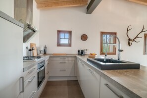 Réfrigérateur, four, plaque de cuisson, lave-vaisselle