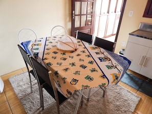 House, 2 Bedrooms | In-room dining