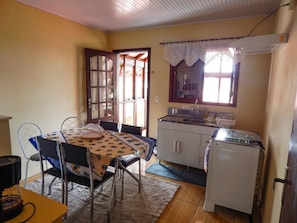 獨棟房屋, 2 間臥室 | 私人廚房 | 電冰箱、微波爐、爐台、鍋具/餐盤/廚房用品