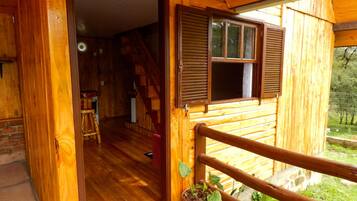 Traditional Cabin, 1 Bedroom, Courtyard View | 1 bedroom, minibar, free WiFi, bed sheets