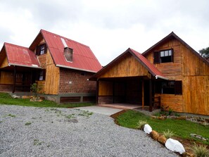 Economy-mökki, 1 makuuhuone, näköala pihalle | 1 makuuhuone, minibaari, ilmainen Wi-Fi, vuodevaatteet