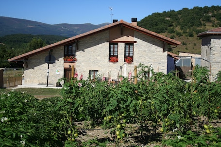 Vista frontal de la propiedad