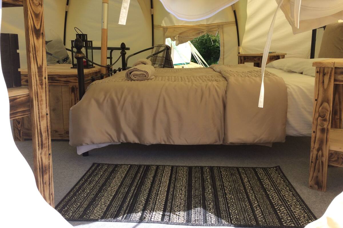 Classic Tent, 1 Double Bed (Willow) | Hypo-allergenic bedding, blackout curtains