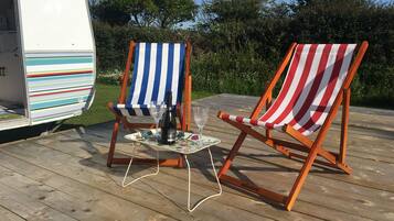 Vintage Static Caravan (Dolly) | Terrace/patio