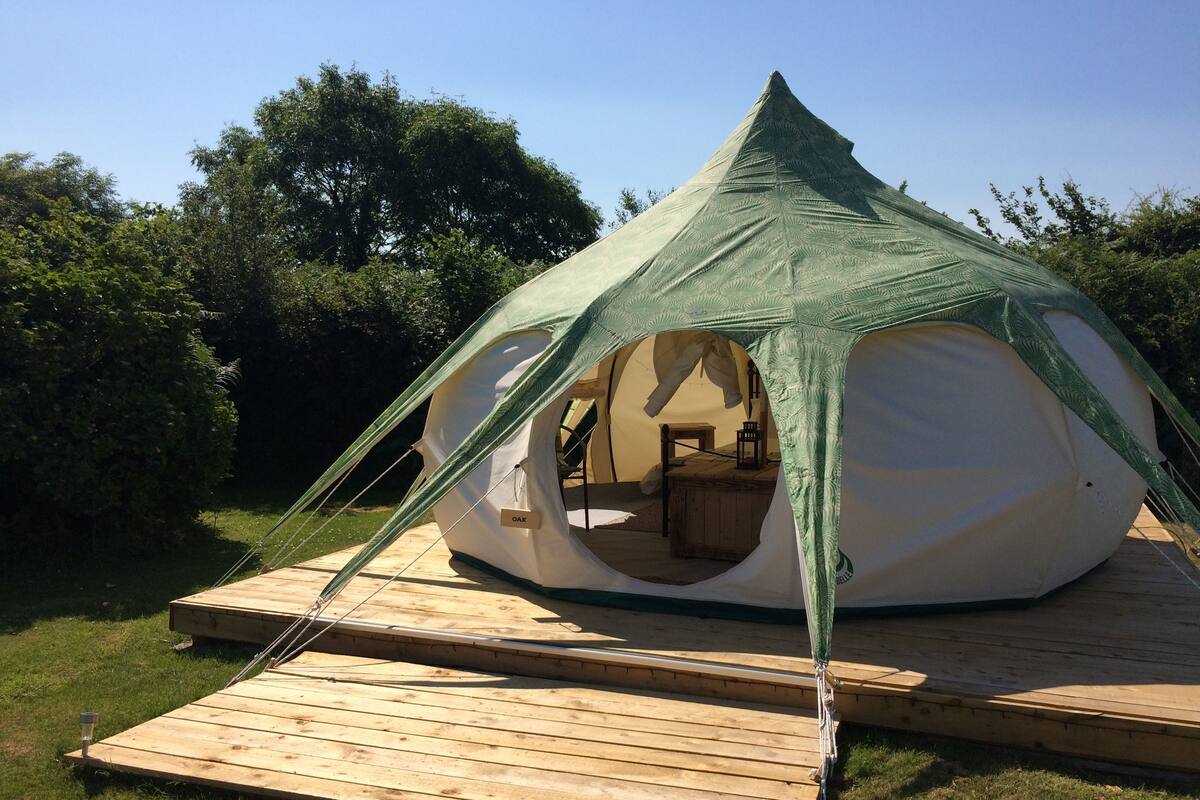 Classic Tent, 1 Double Bed (Oak) | Hypo-allergenic bedding, blackout curtains