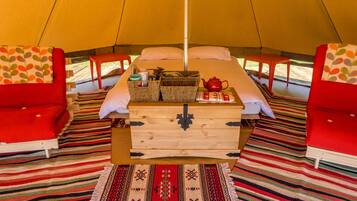 Tienda de campaña superior, varias camas (Poppy) | Ropa de cama hipoalergénica y decoración personalizada