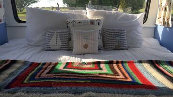 Vintage Static Caravan (Dolly) | Hypo-allergenic bedding, individually decorated, individually furnished