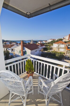 Apartamento, vistas al mar | Vistas del balcón