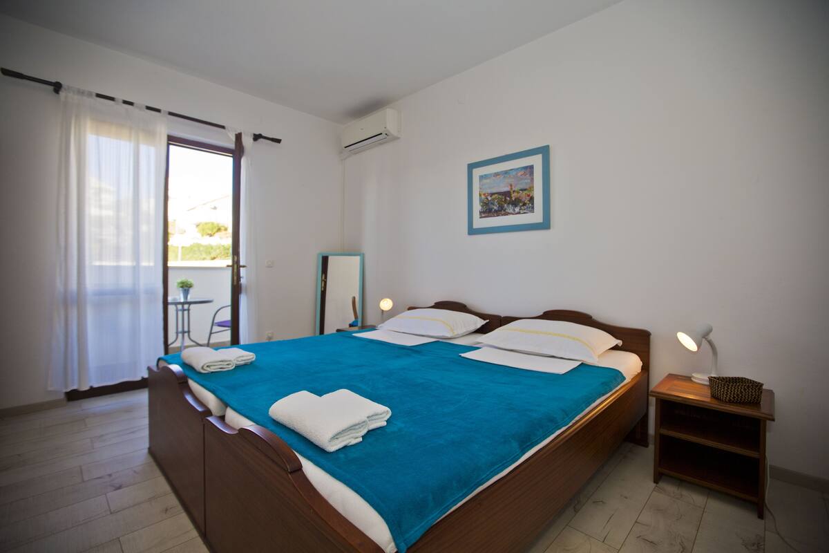 Basic Twin Room, Balcony | Down comforters, memory foam beds, in-room safe, desk