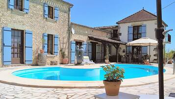 Outdoor pool, open 10:00 AM to 8:00 PM, pool umbrellas, pool loungers