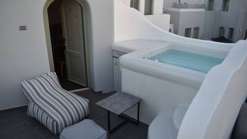 Honeymoon Suite (Outdoor Hot Tub) | 1 bedroom, Egyptian cotton sheets, premium bedding, pillowtop beds