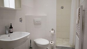 淋浴设施、吹风机