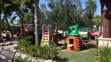 Children’s play area – outdoor