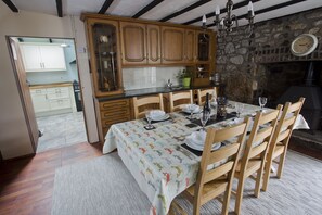 House, 3 Bedrooms | In-room dining - The Old Farmhouse at Mena (Bodmin)