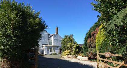 The Old Farmhouse at Mena