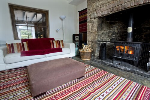 The Old Farmhouse at Mena